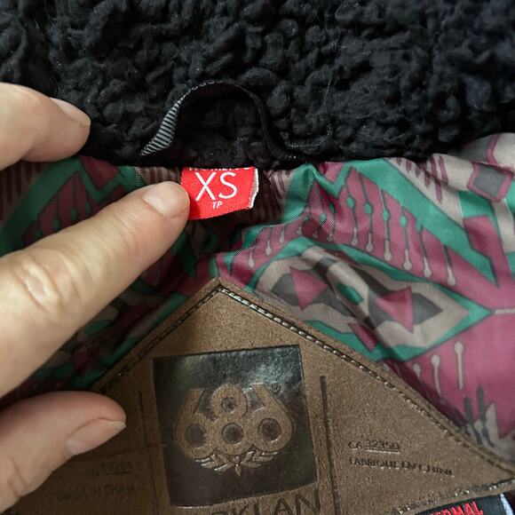 Warm and trendy 686 Parklan Women’s Snowboard Ski Parka – XS – Waterproof 15k - Picture 8 of 8